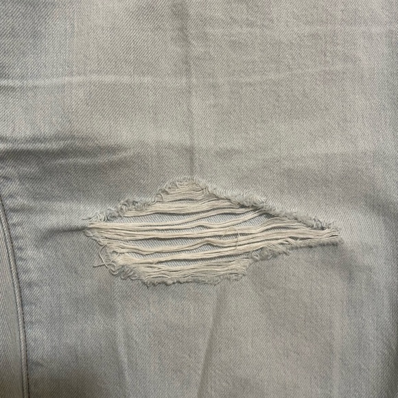 Madewell Slouchy Boyjeans, Light Wash, Ripped - 32 Petite - Picture 5 of 12